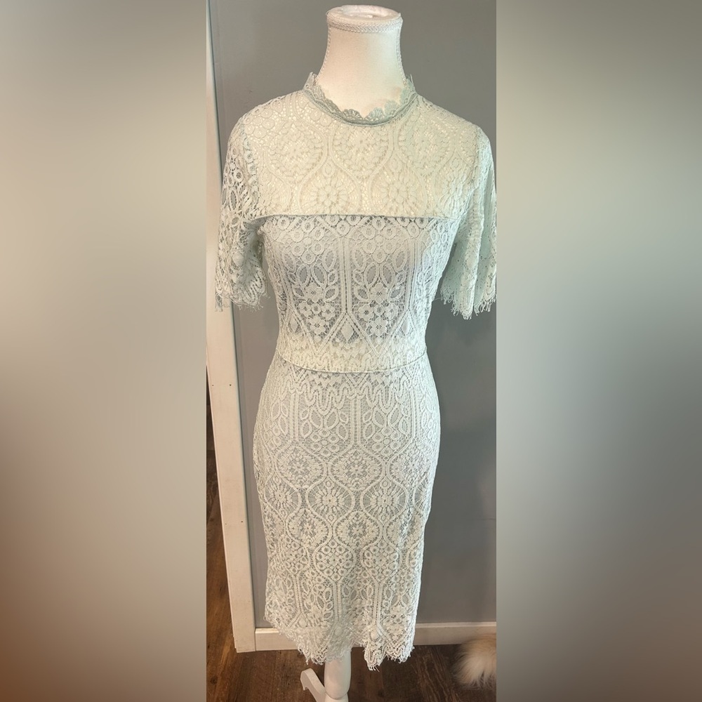Lulu’s size small BNWOT light mint lace dress